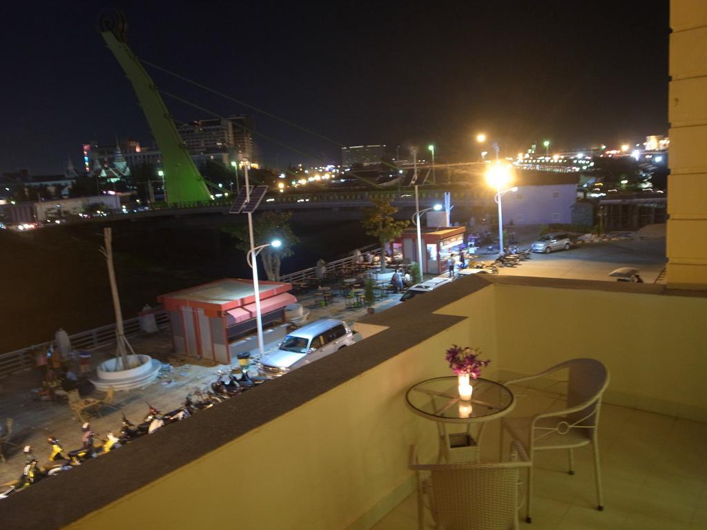 K9 Riverside Hotel Phnom Penh Eksteriør bilde