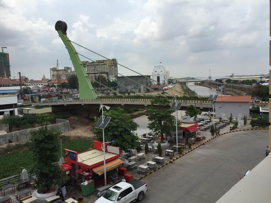 K9 Riverside Hotel Phnom Penh Eksteriør bilde